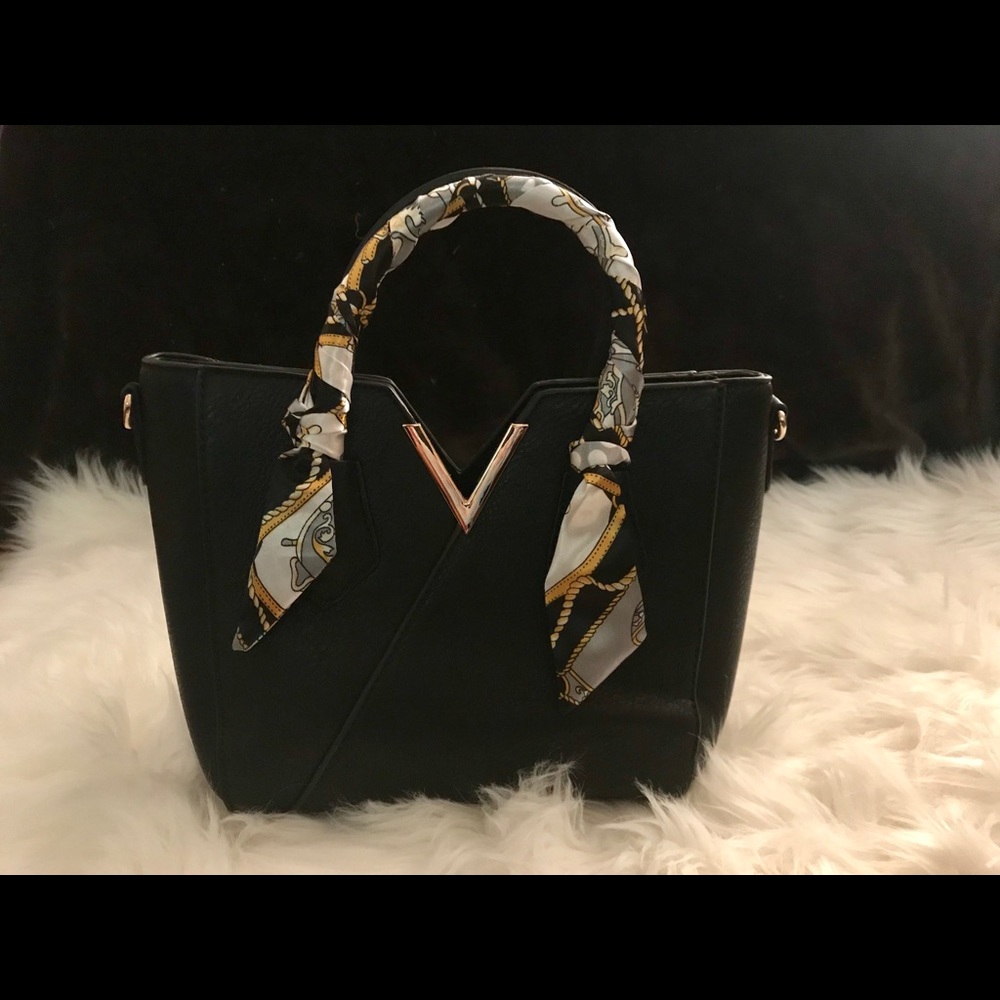 🚨🆕 Classy V Accent Tote Bag with Scarf in Black
